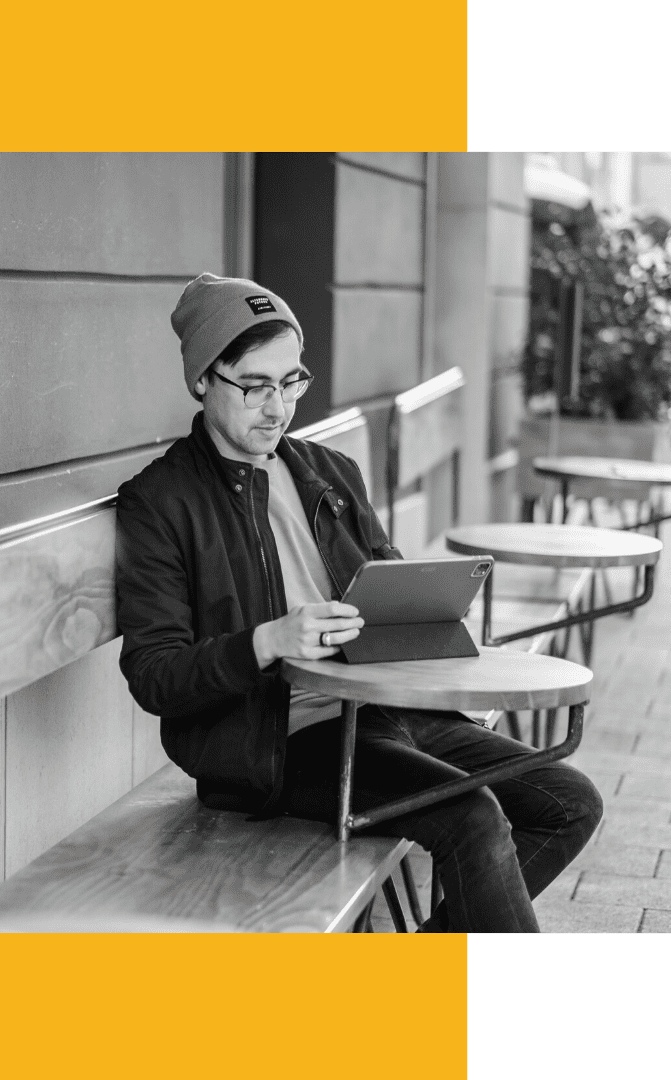 Stephen beim Arbeiten mit dem iPad